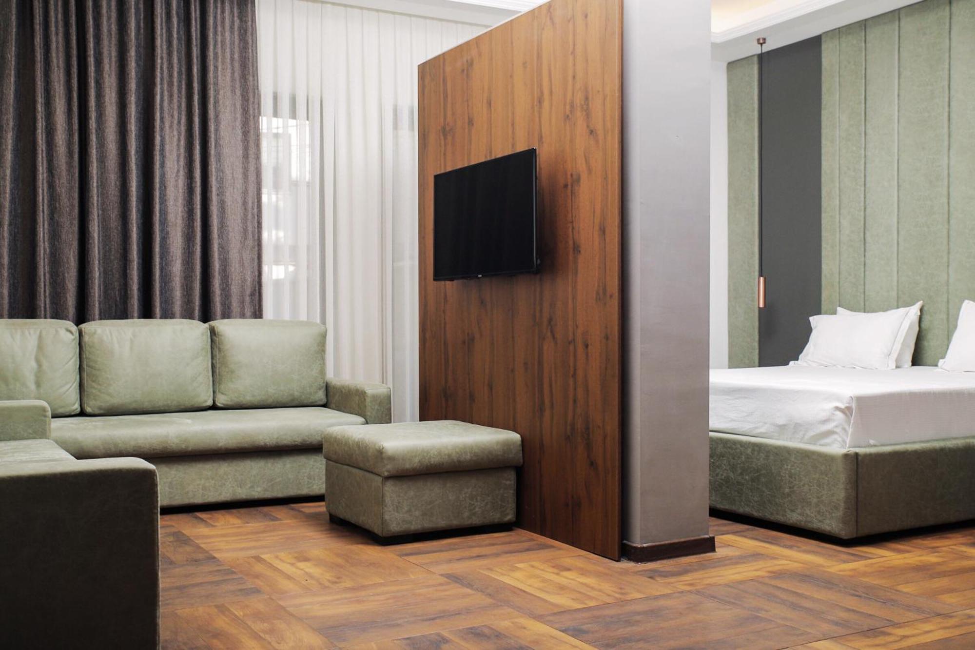 Triumf Hotel พริเซรน ภายนอก รูปภาพ