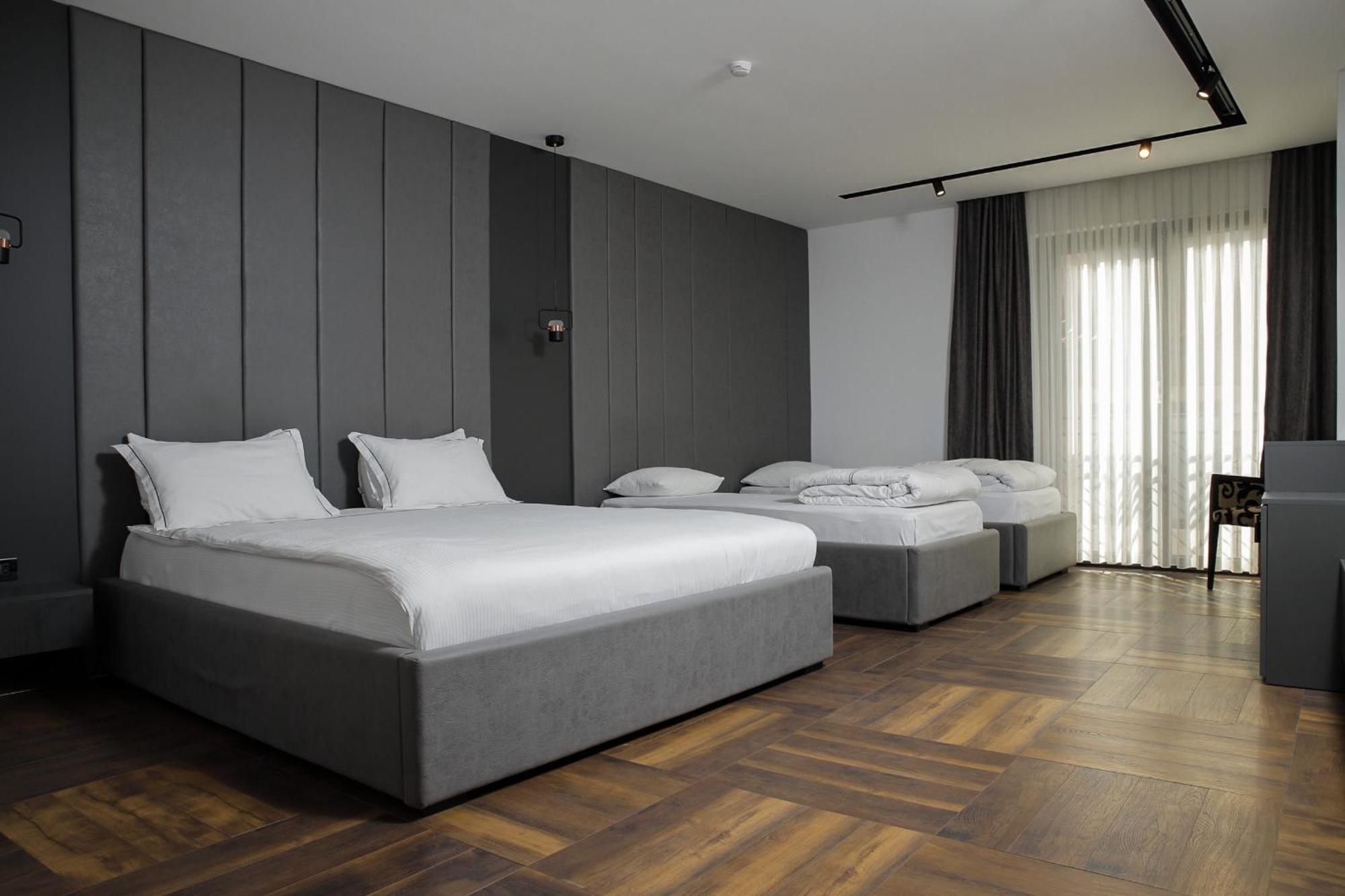 Triumf Hotel พริเซรน ภายนอก รูปภาพ