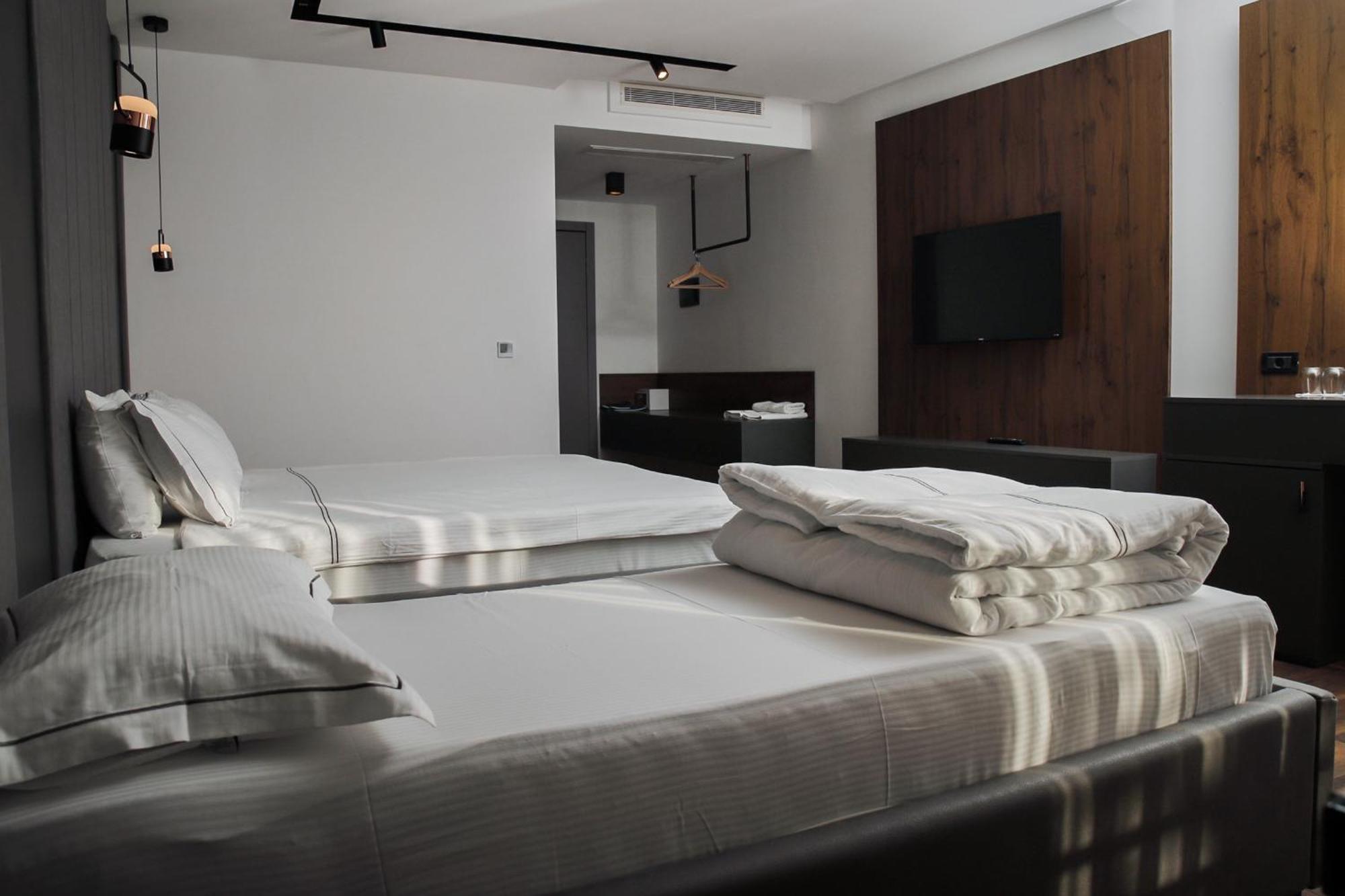 Triumf Hotel พริเซรน ภายนอก รูปภาพ