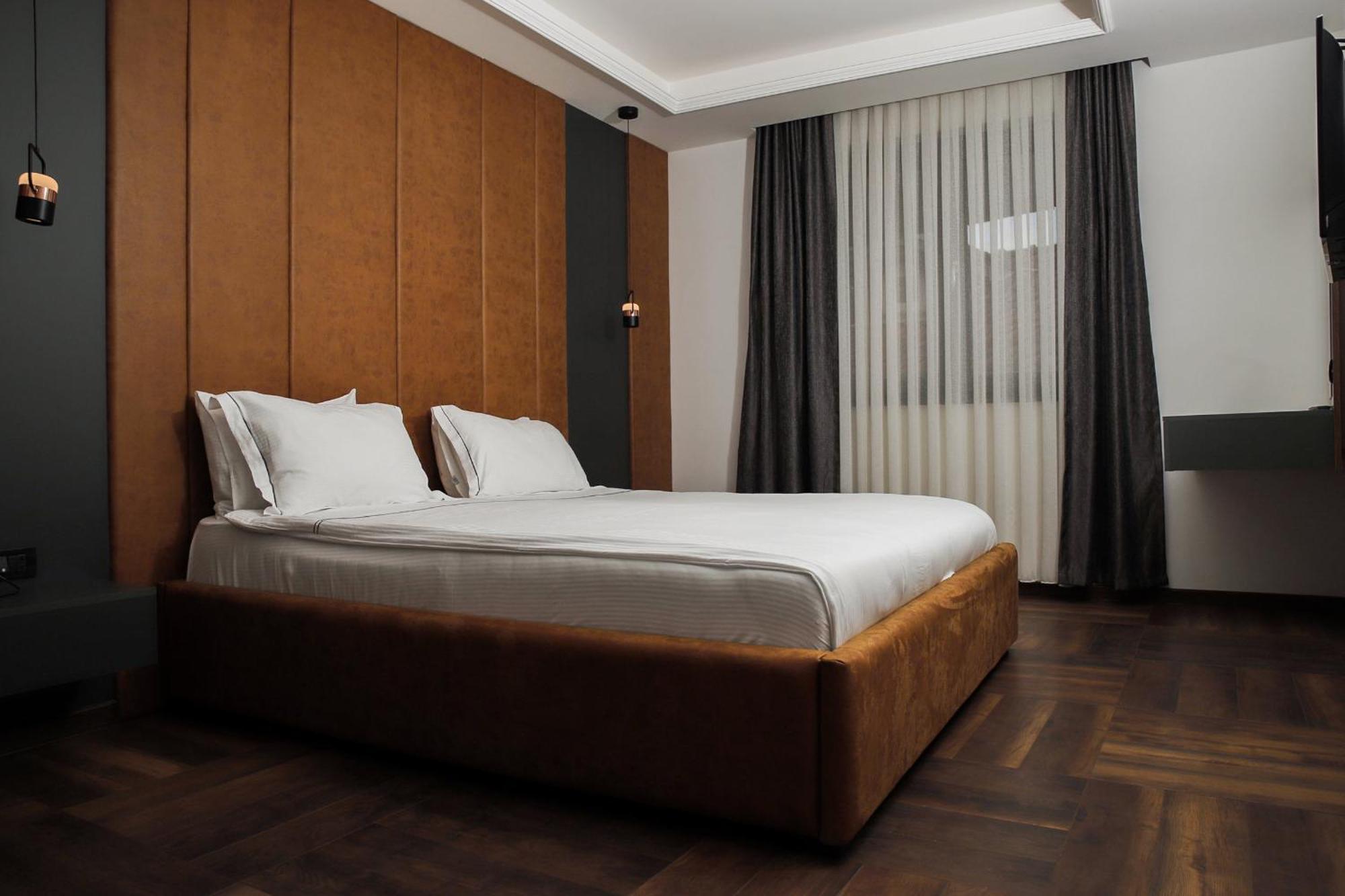 Triumf Hotel พริเซรน ภายนอก รูปภาพ